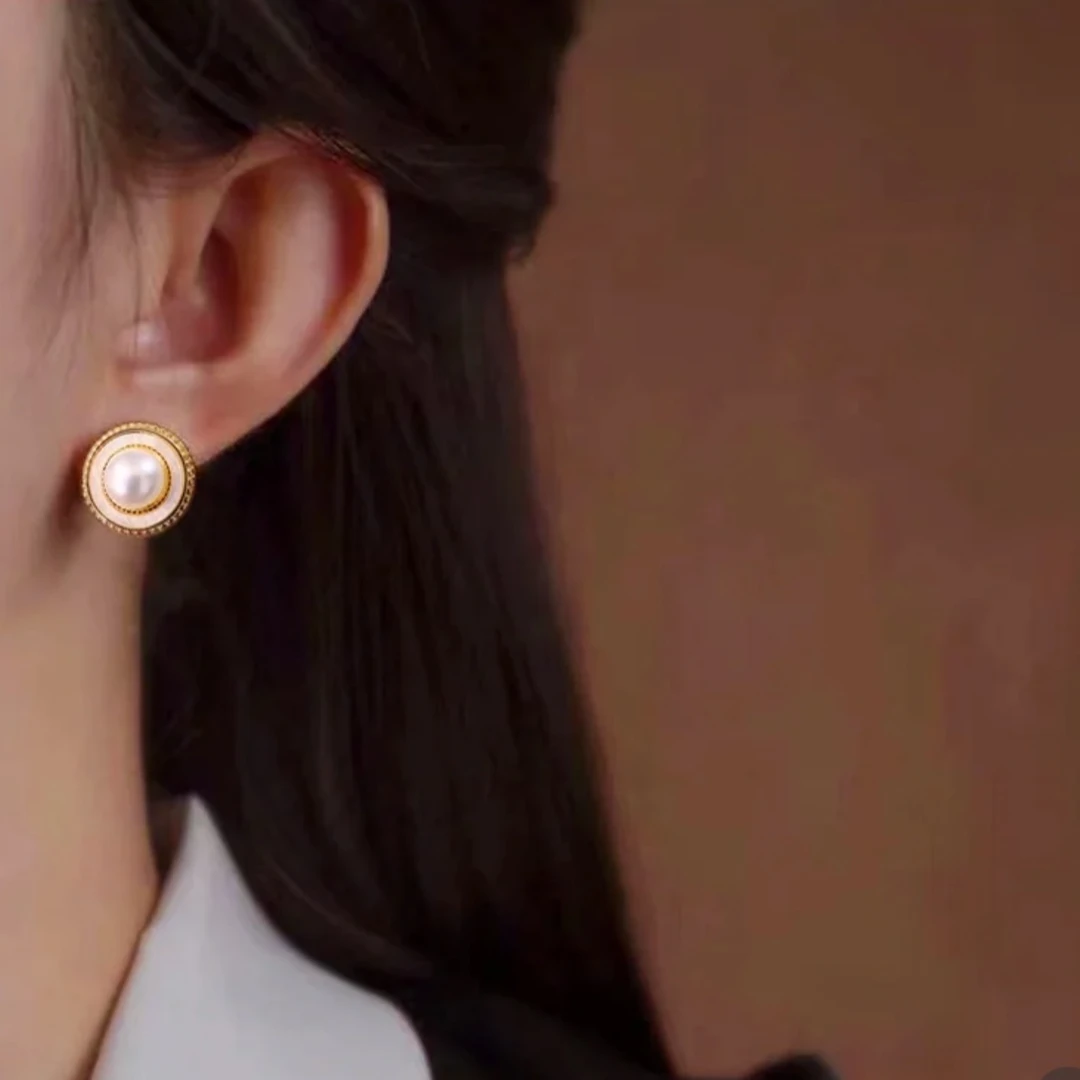 智润 港风纽扣白贝母淡水珍珠耳钉 淡水天然珍珠 7-8mm