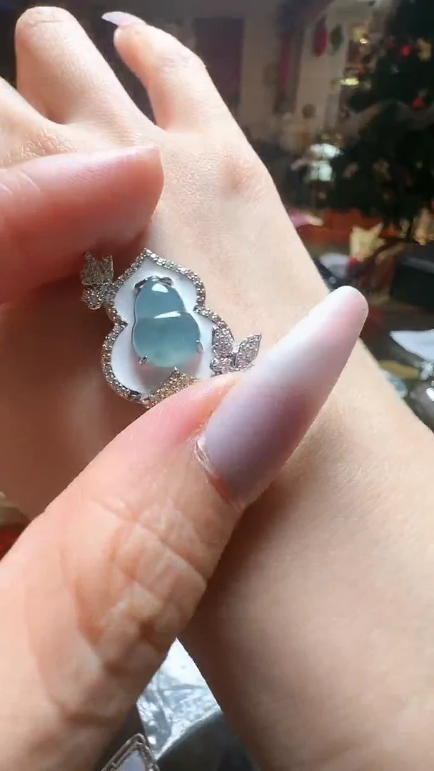 【闪购商品】翡翠吊坠(不含链)未镶嵌翡翠