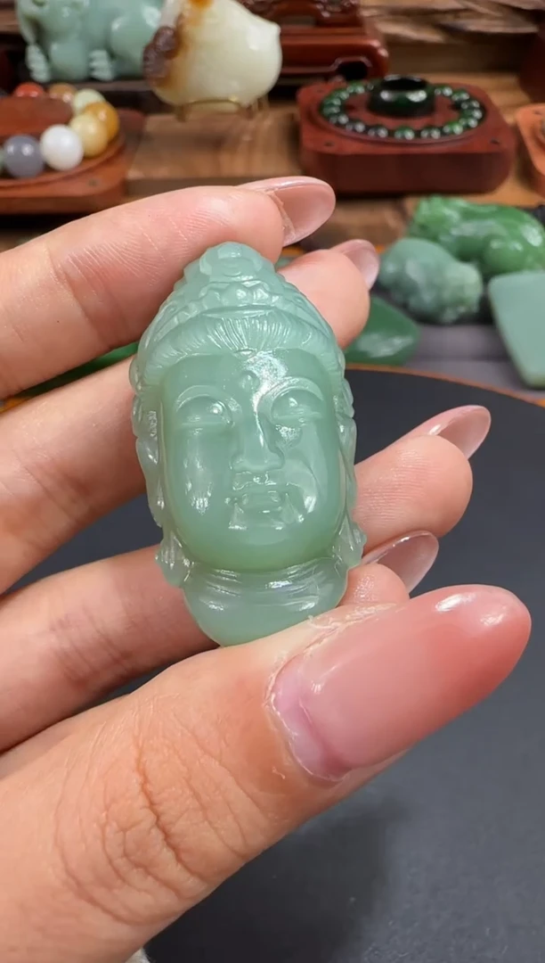 颈饰未镶嵌和田玉吊坠