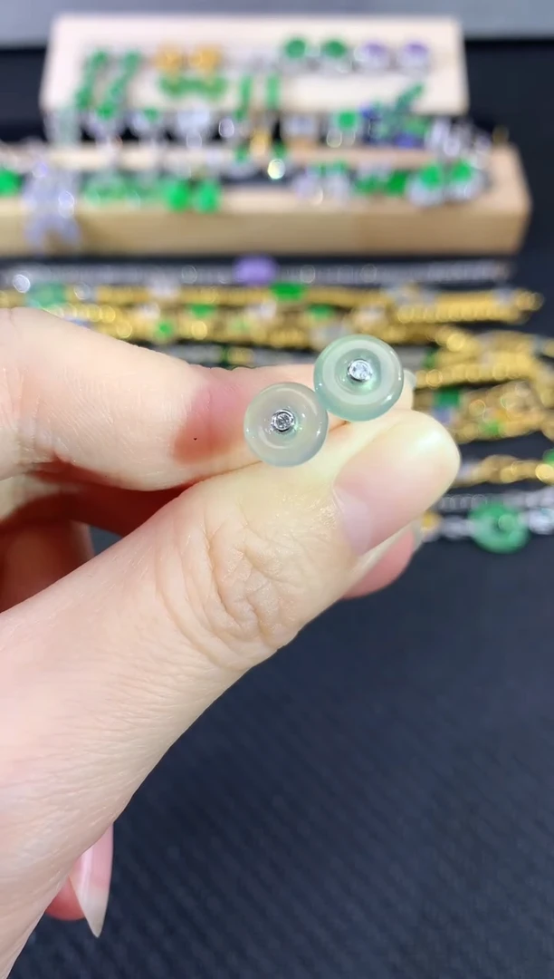 18K金镶嵌翡翠耳饰|999