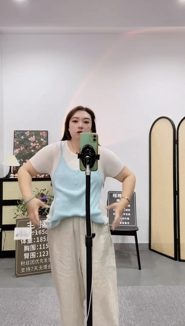 蛋清色假两件555