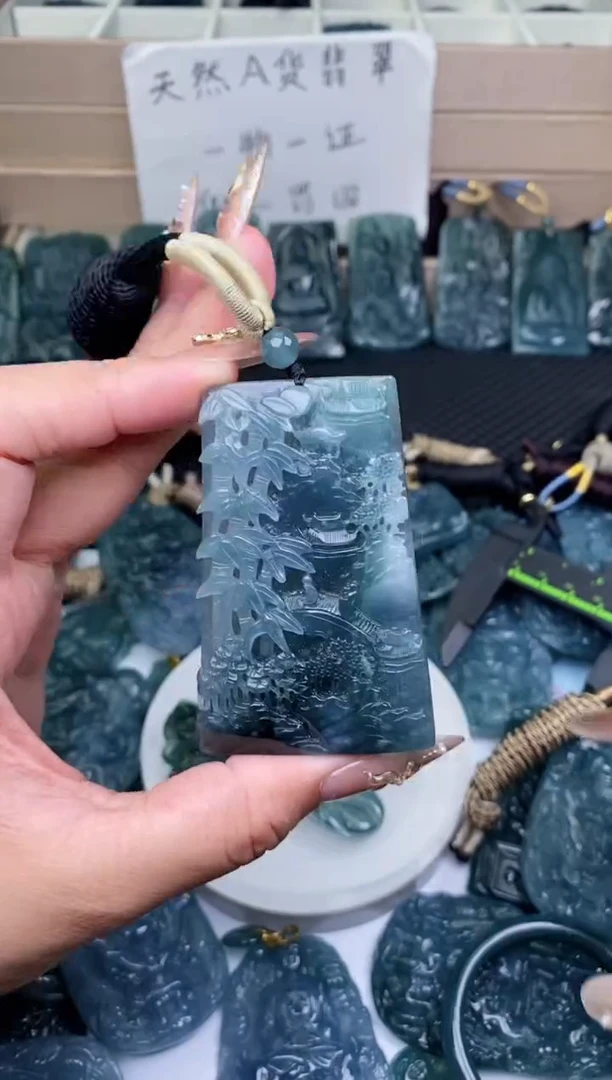 颈饰未镶嵌翡翠