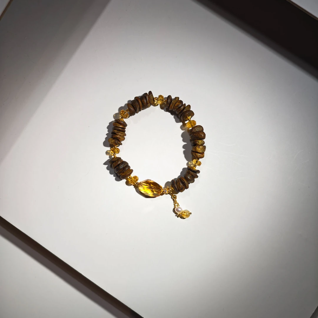 沉香宫皇顺原创天然棋楠药片黄水晶手串GHSMDSJ00306