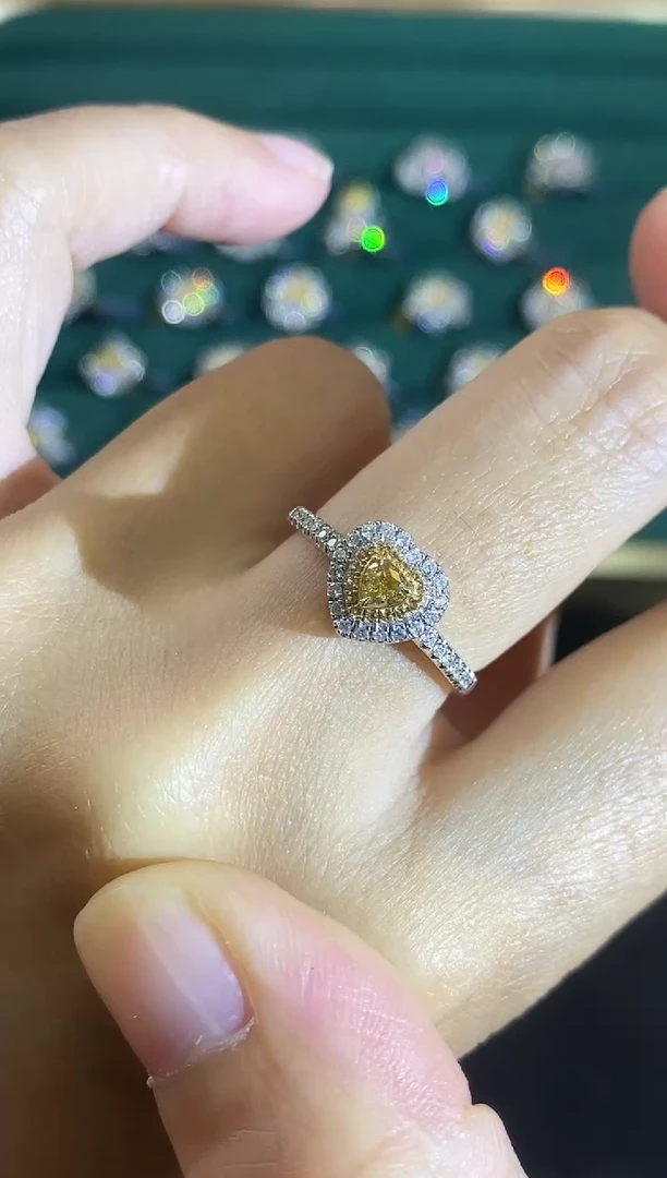 18K金镶嵌戒指钻石60