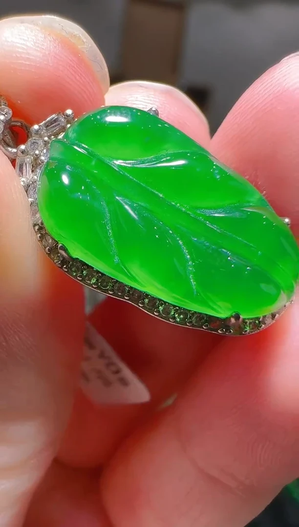 【闪购商品】翡翠吊坠(不含链)银S925镶嵌天然翡翠A货多样性发一件