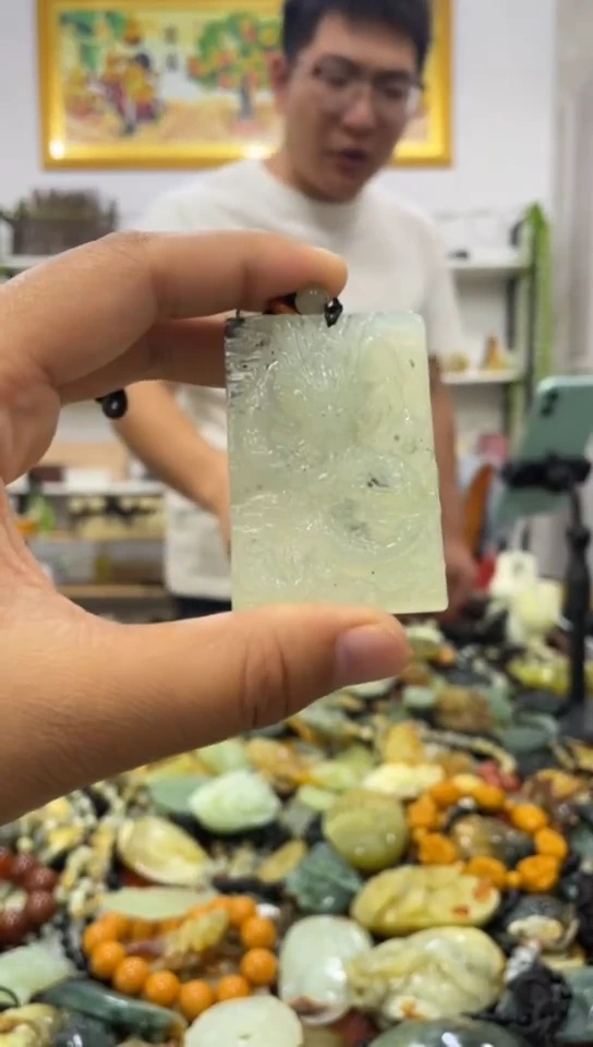 未镶嵌岫玉吊坠