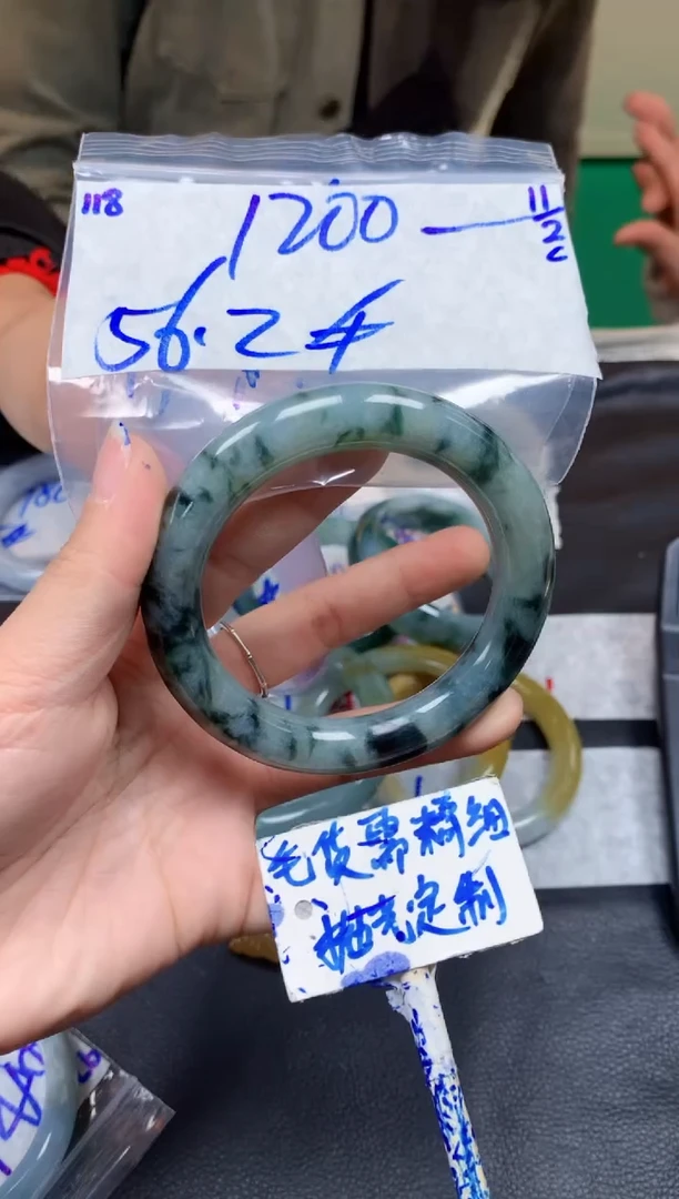 【闪购商品】定制翡翠未镶嵌118毛货需精细抛光手镯多样性拍一发一