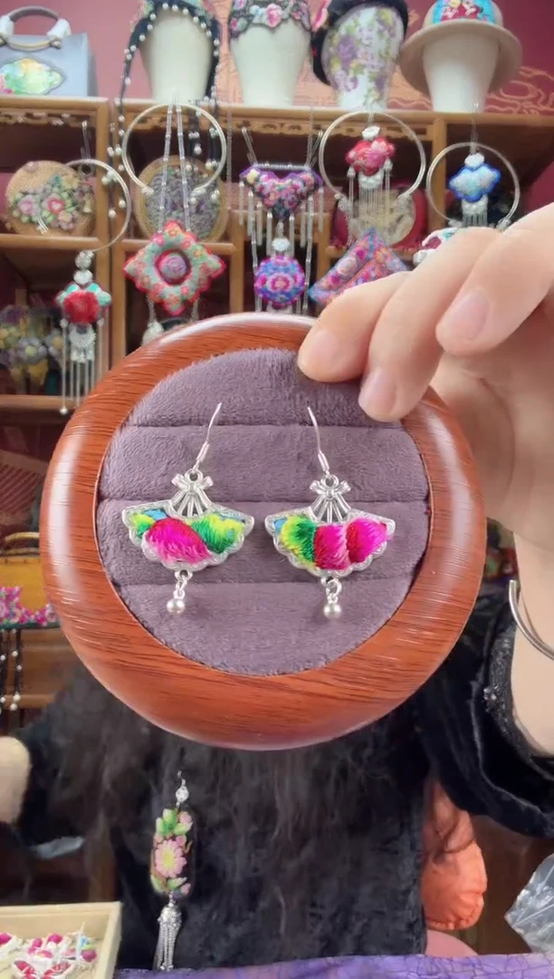 刺绣耳环64甜甜家