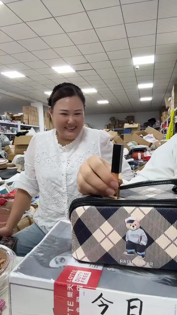 牦牛剖层皮革琪老板女包2号店超好看发图片款口红小金条条
