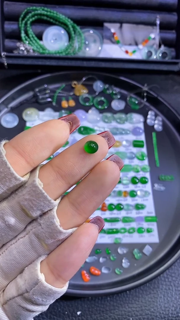 未镶嵌挂件翡翠蛋面