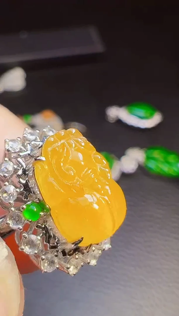 18K金镶嵌戒指翡翠?**?翡翠