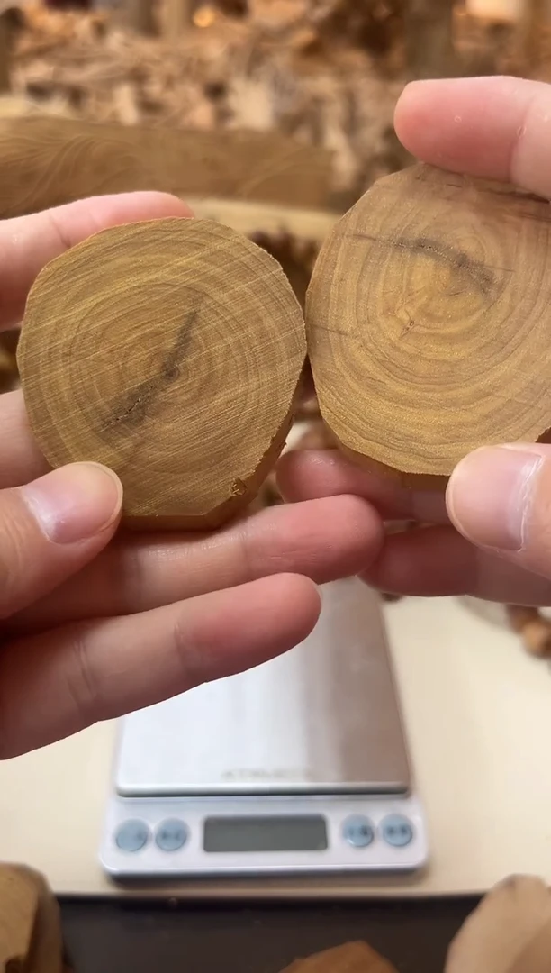 檀香木其他印度老山檀 片片 多样性发一片  39号