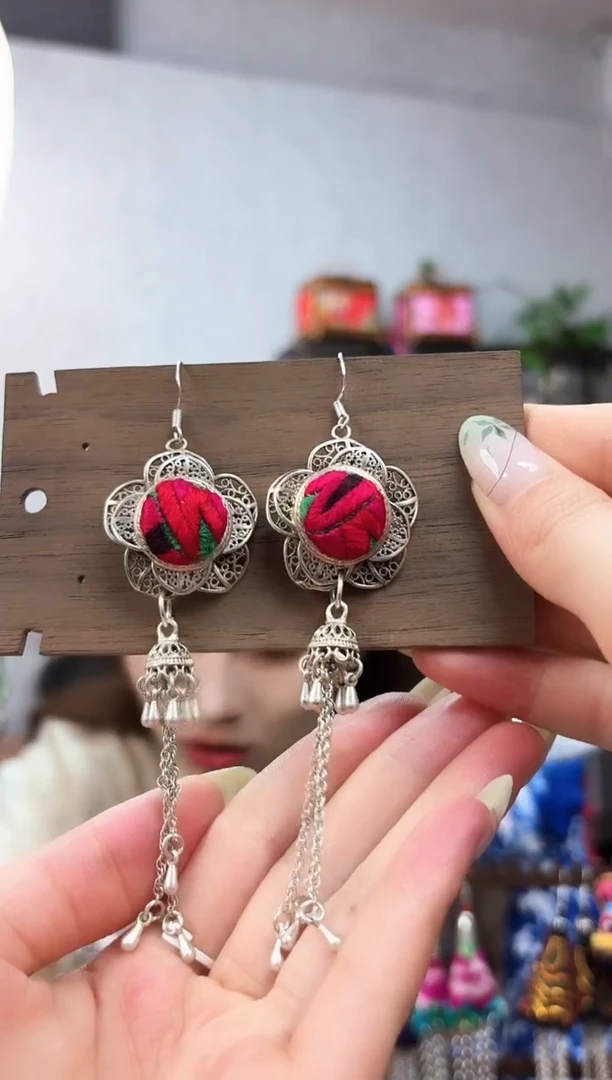 织绣云织瑶非遗老绣饰品121