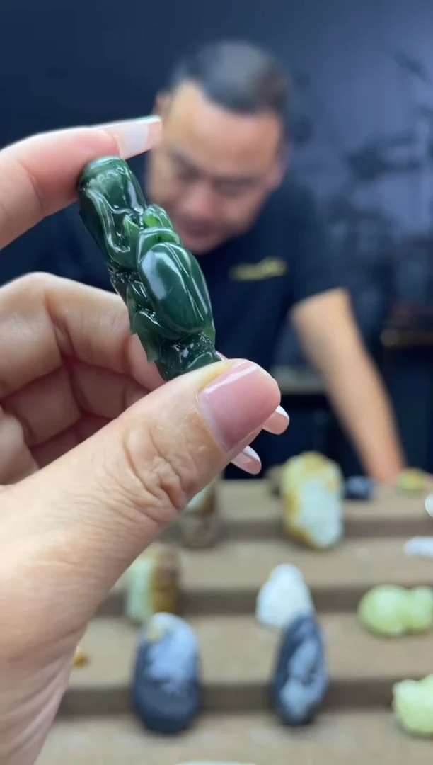 颈饰未镶嵌和田玉1