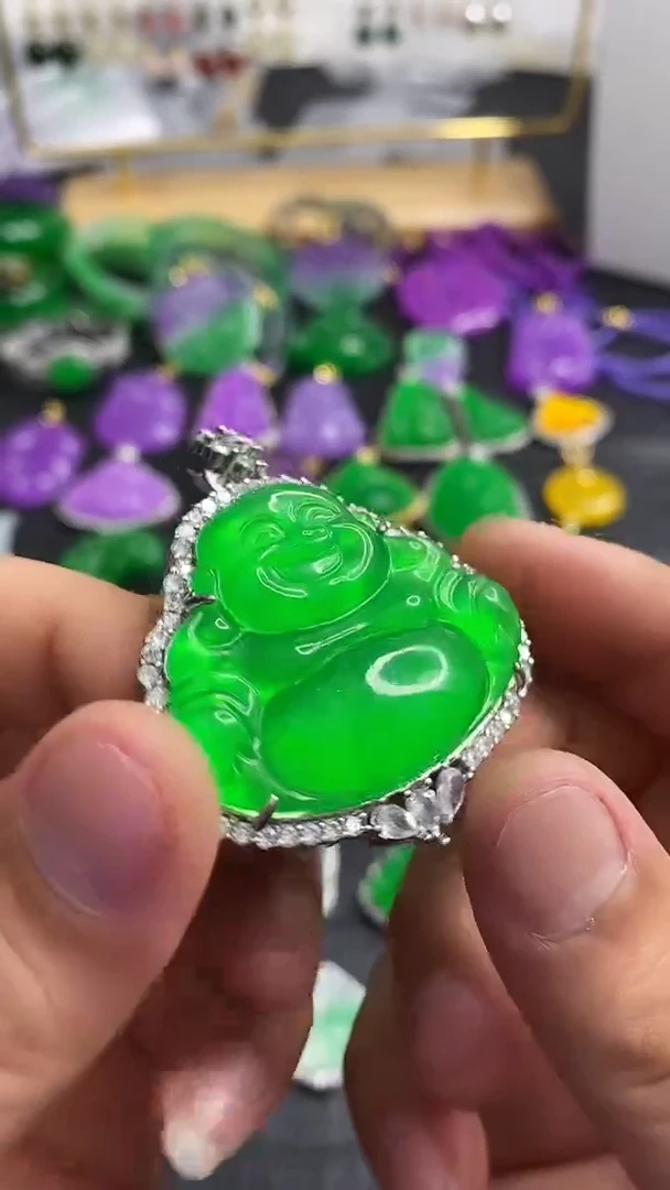 颈饰足银镶嵌翡翠S030