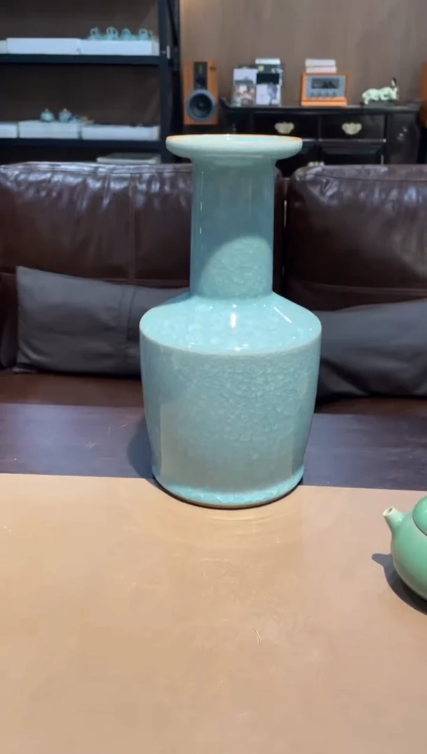 175窑承青瓷冰裂纸槌瓶