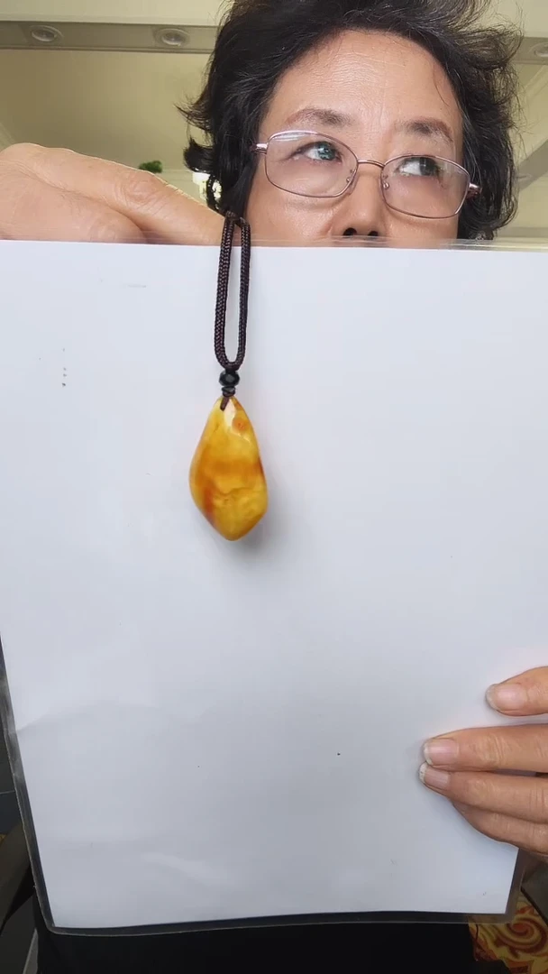 蜜蜡吊坠(赠链)未镶嵌遇****?1