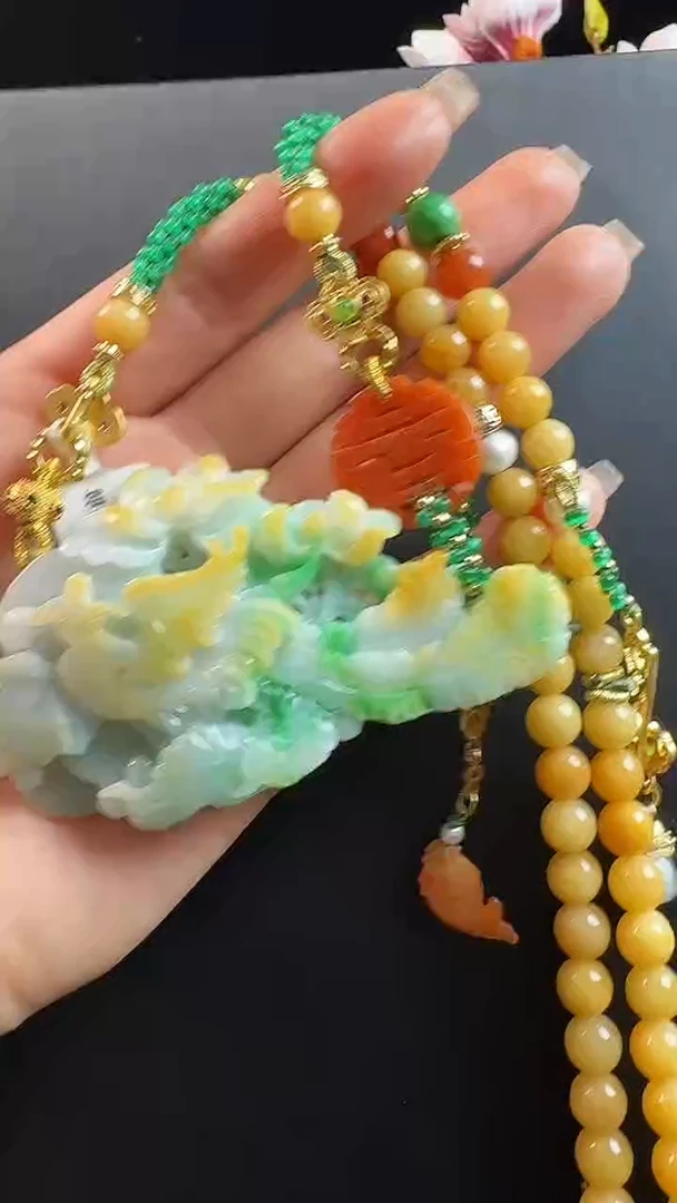 颈饰未镶嵌翡翠凤牌