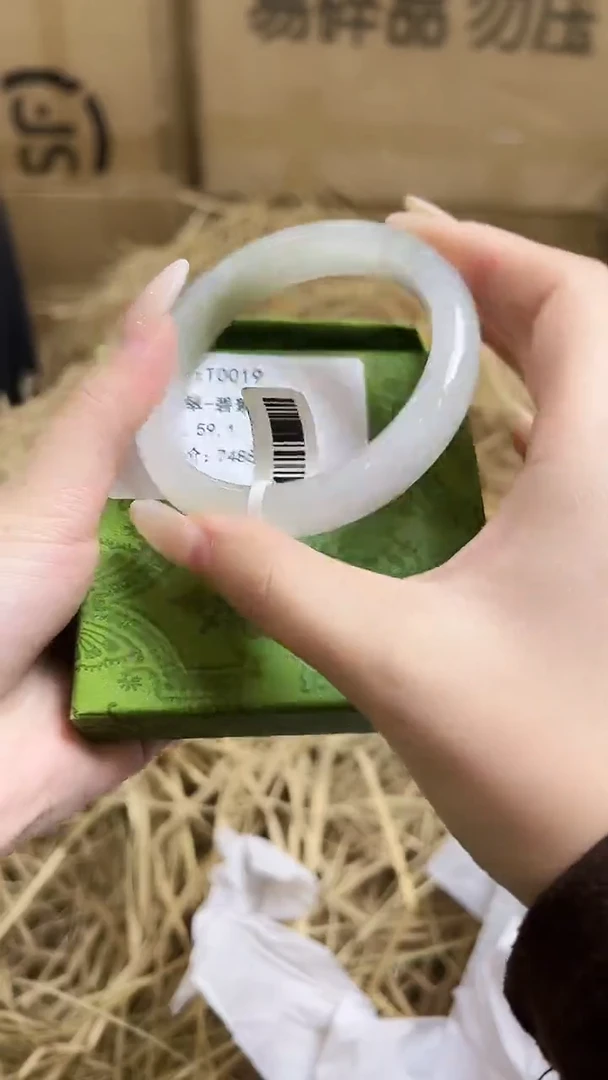 未镶嵌手镯石英质玉T0019