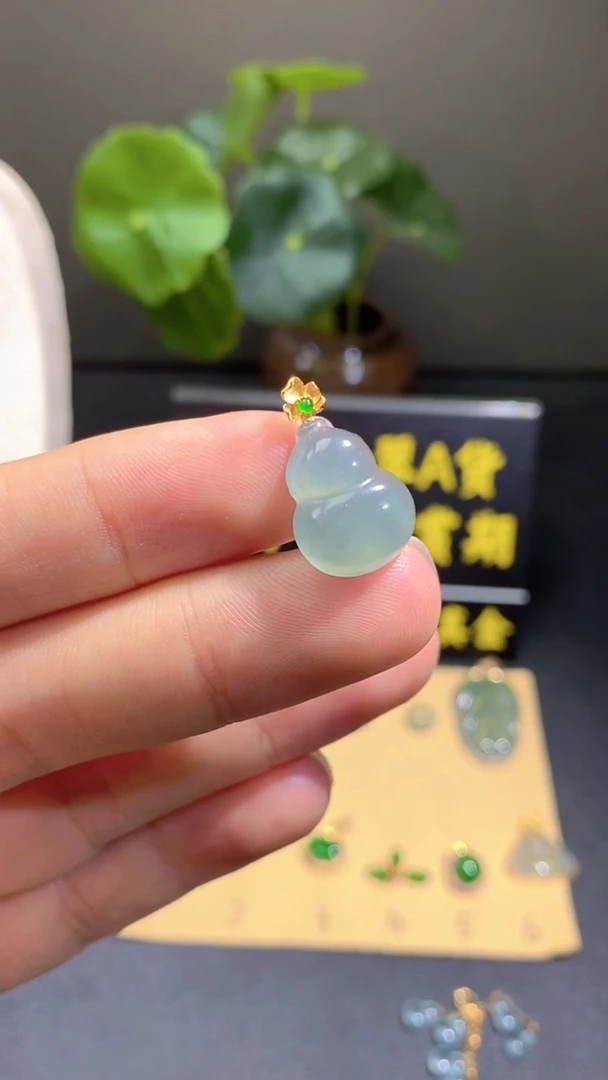 颈饰18K金镶嵌翡翠翡翠A货