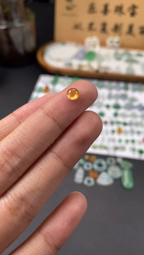 翡翠未镶嵌颈饰翡翠冰种蛋面