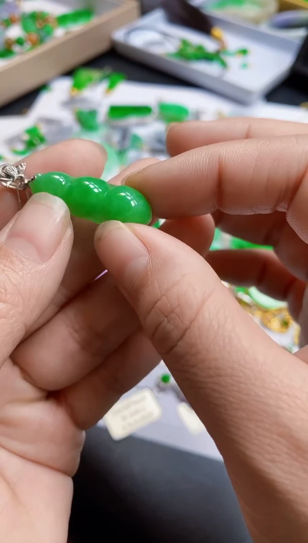 【闪购商品】翡翠颈饰18K金镶嵌手链