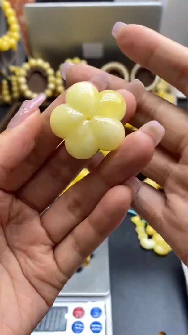 琥珀未镶嵌珠宝奇石1153