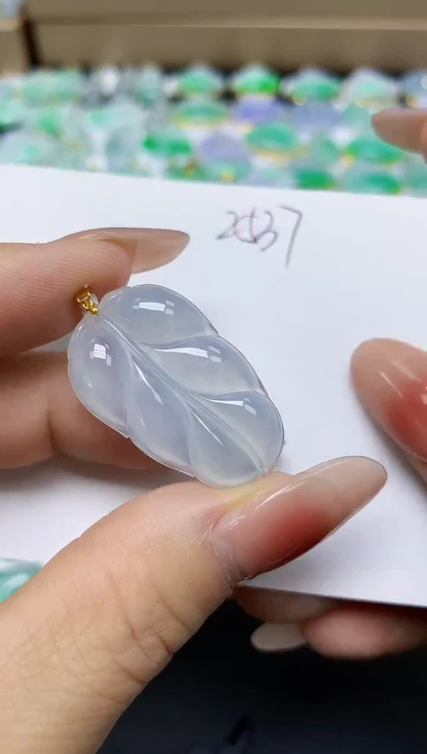 翡翠18K金镶嵌颈饰 天然缅甸翡翠A货