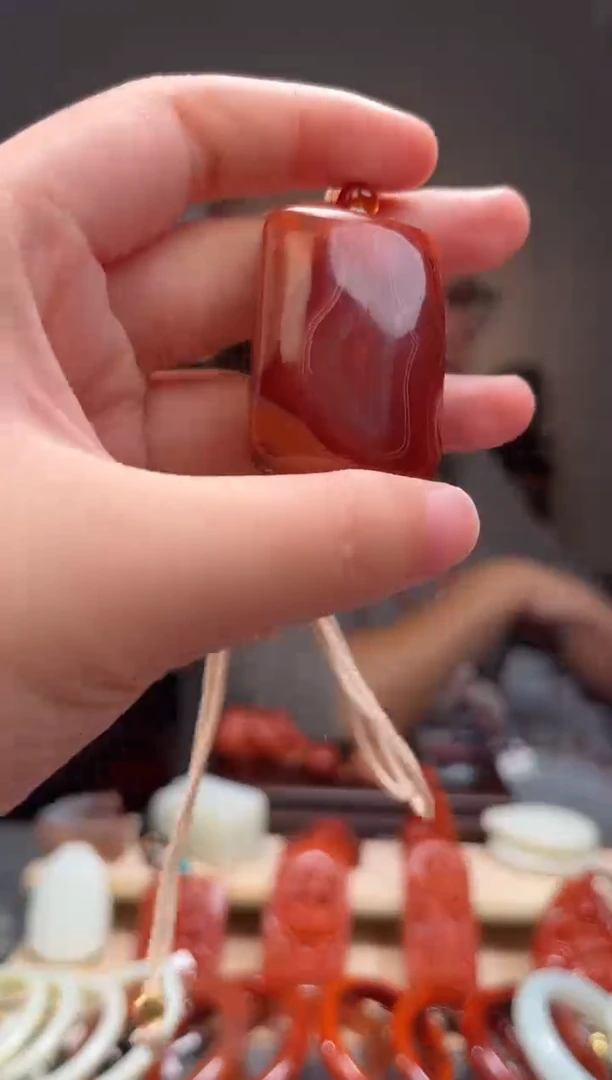 颈饰未镶嵌南红玛瑙吊坠