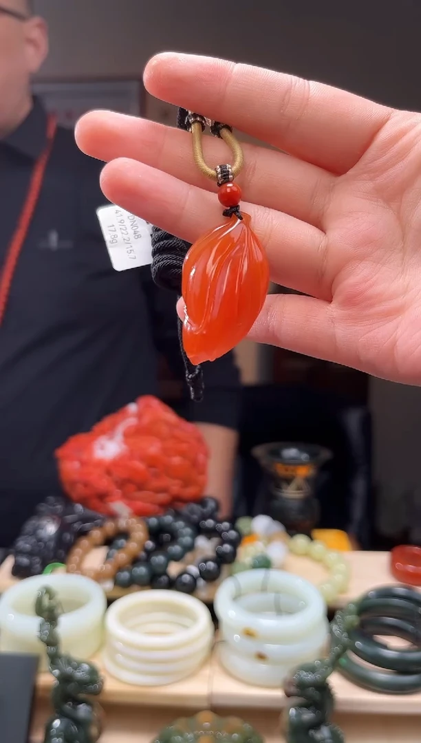 颈饰未镶嵌南红玛瑙吊坠