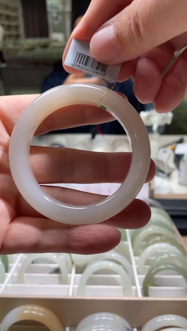 未镶嵌手镯和田玉55圈口 4332