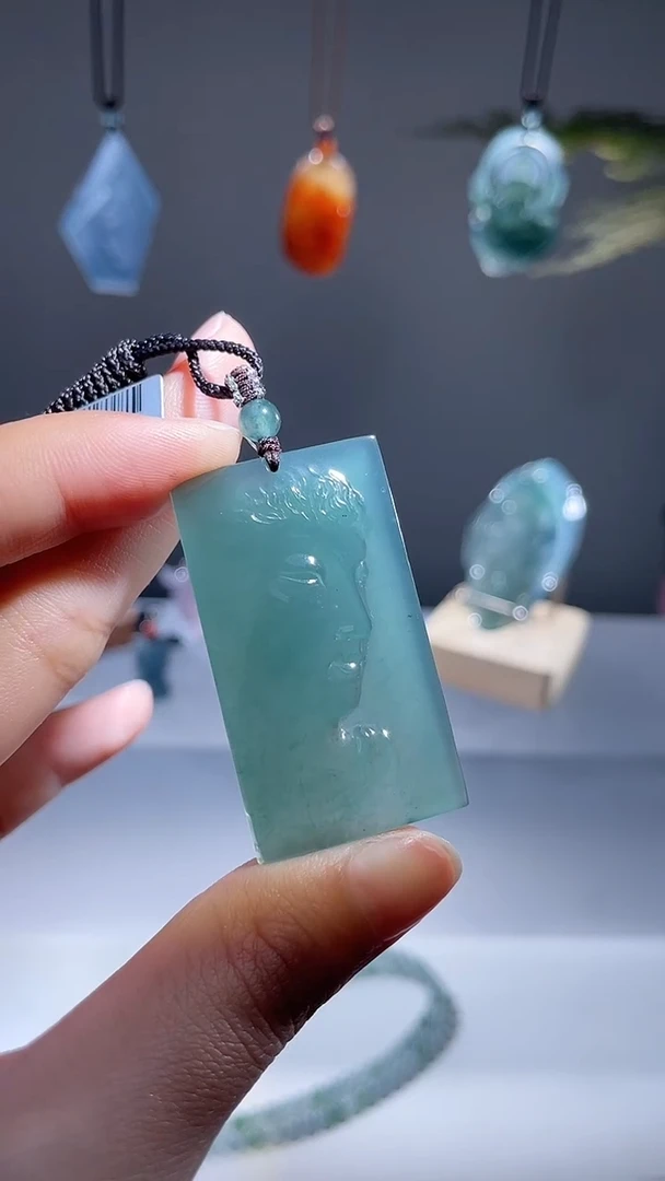 颈饰未镶嵌翡翠佛观天下