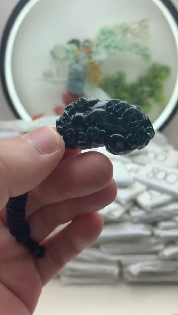 颈饰未镶嵌翡翠貔貅