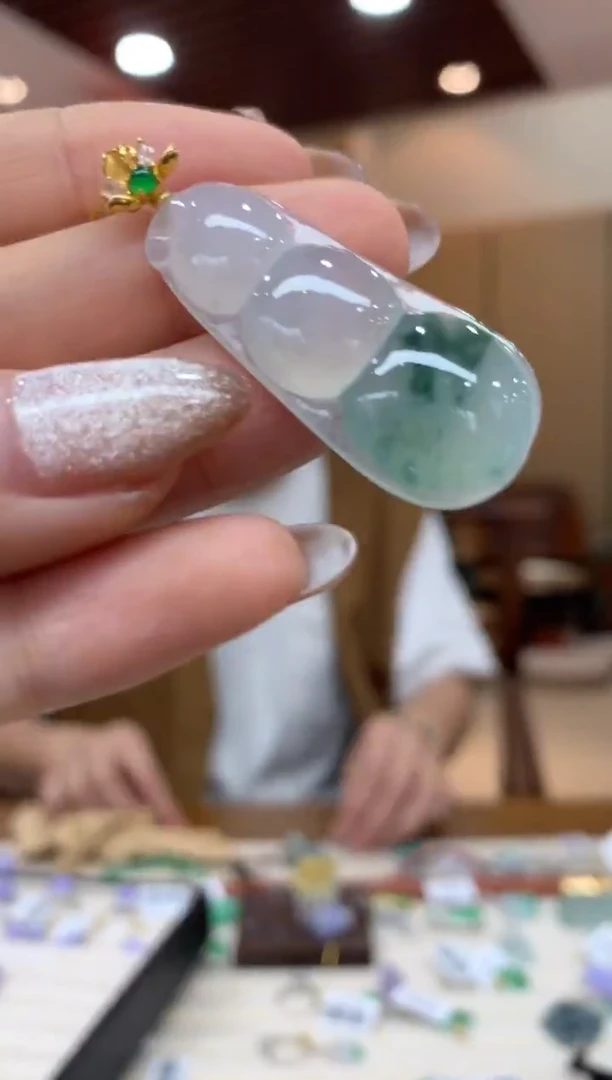 吊坠(不含链)18K金镶嵌翡翠豆子