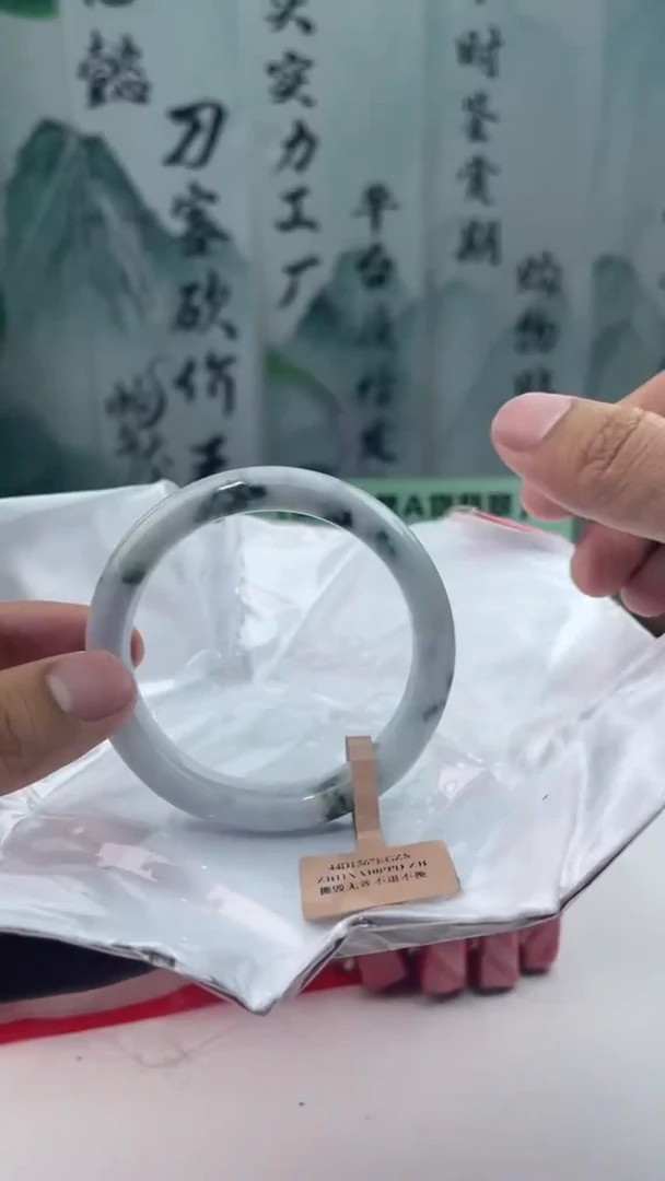 【闪购商品】翡翠手镯未镶嵌11翡翠手镯（微瑕）