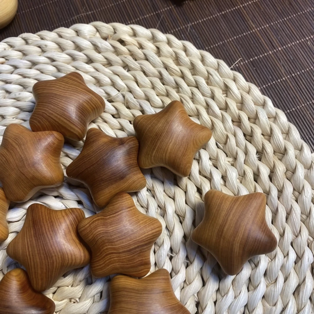 纯实木可爱手把件解压按摩盘玩实木崖博檀木梳天然木头檀香味