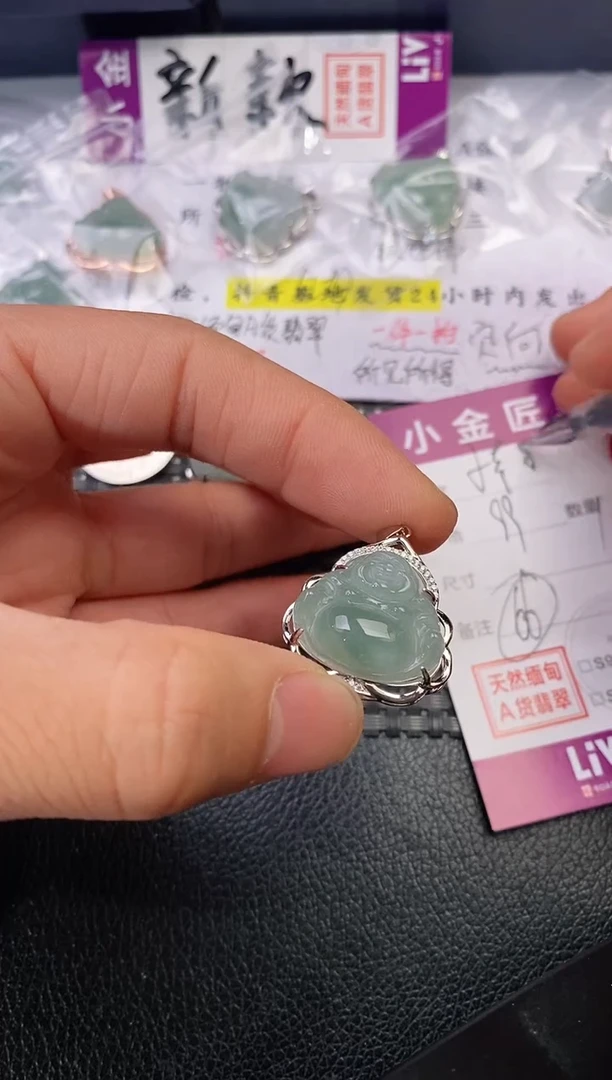 颈饰银S925镶嵌翡翠小**?挂件