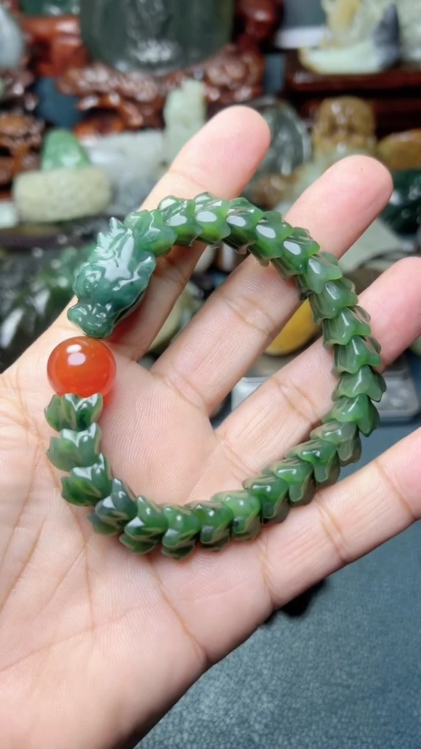 未镶嵌和田玉把件-