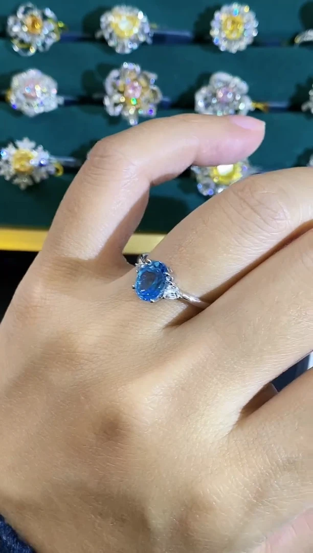 18K金镶嵌托帕石戒指戒指