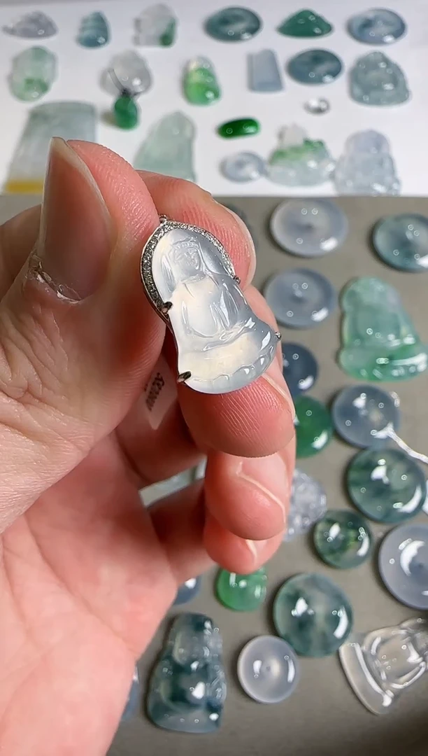 吊坠(不含链)18K金镶嵌翡翠.