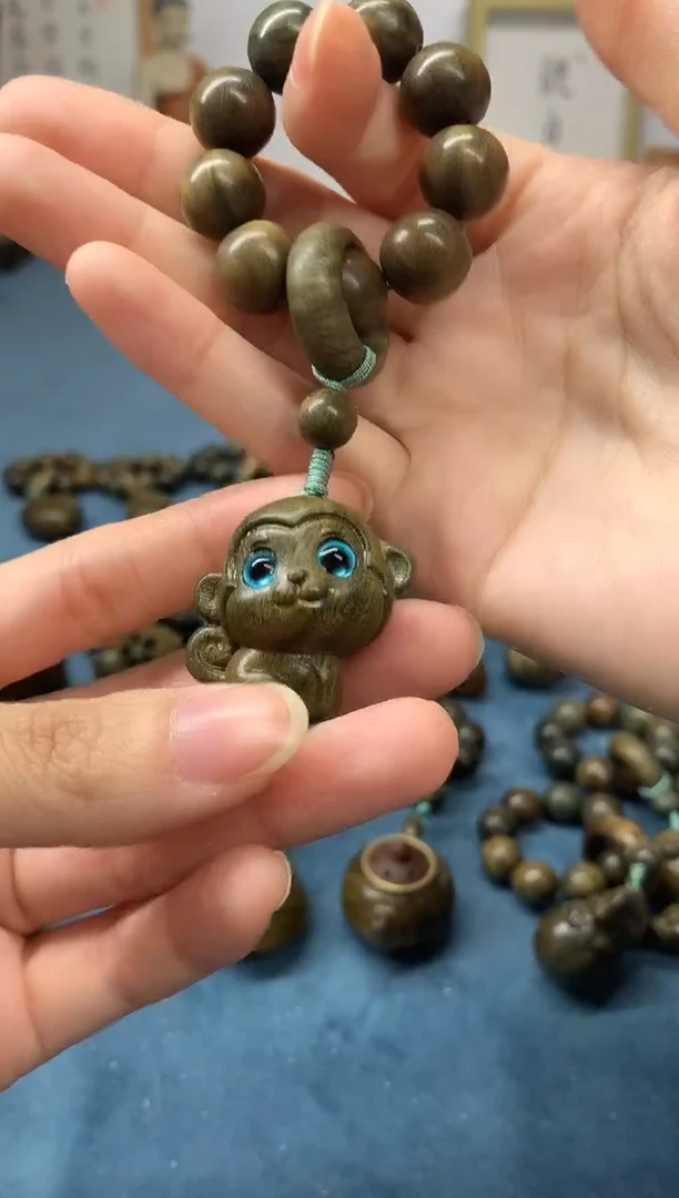 【闪购商品】维腊木（绿檀）把件 小猴子 盘玩件