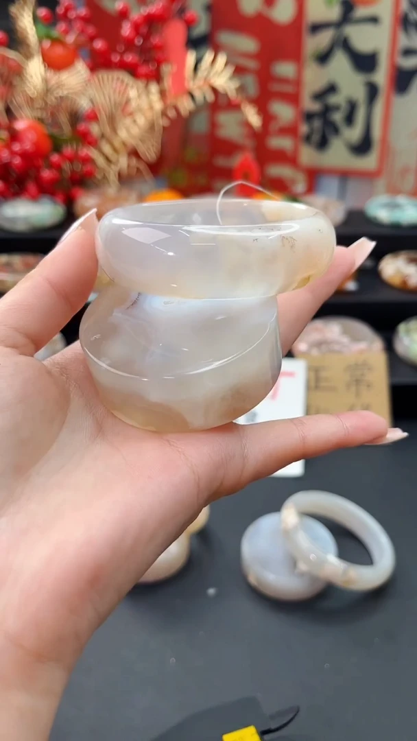 【闪购商品】石英质玉手镯未镶嵌赠送镯心（54圈口）无证书