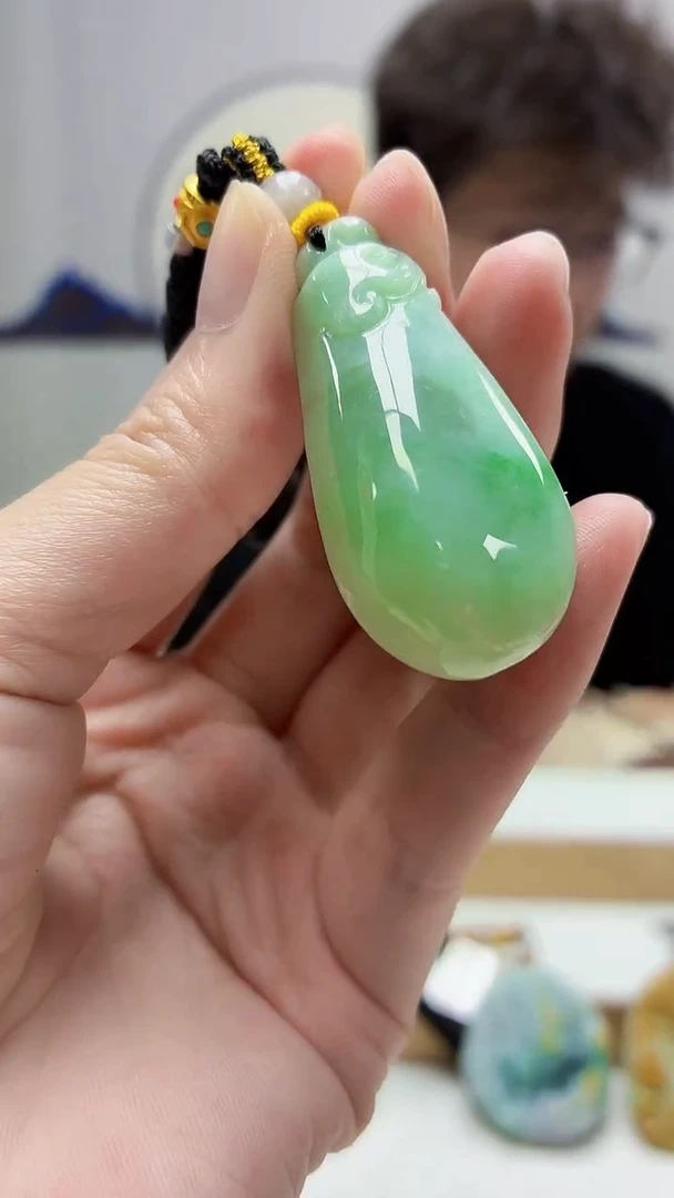 未镶嵌定制翡翠4688zm-毛货挂件10瓜