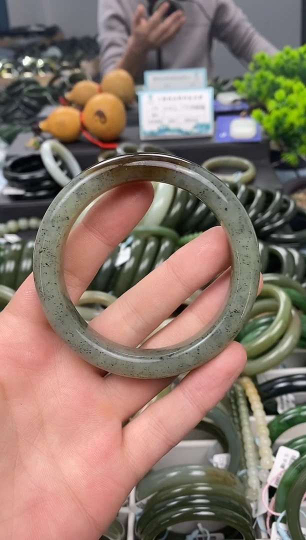 未镶嵌手镯和田玉60.6