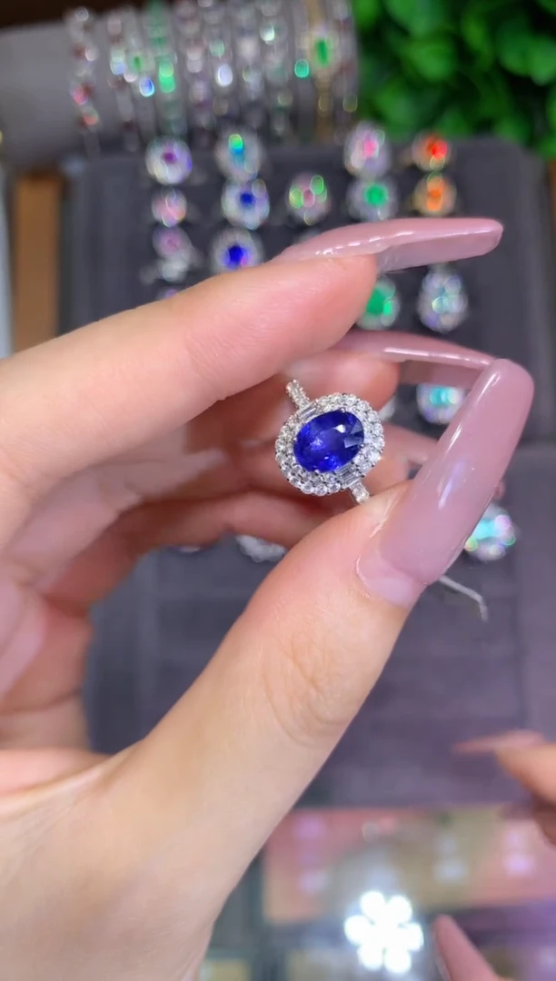 戒指蓝宝石18K金镶嵌1.3CT