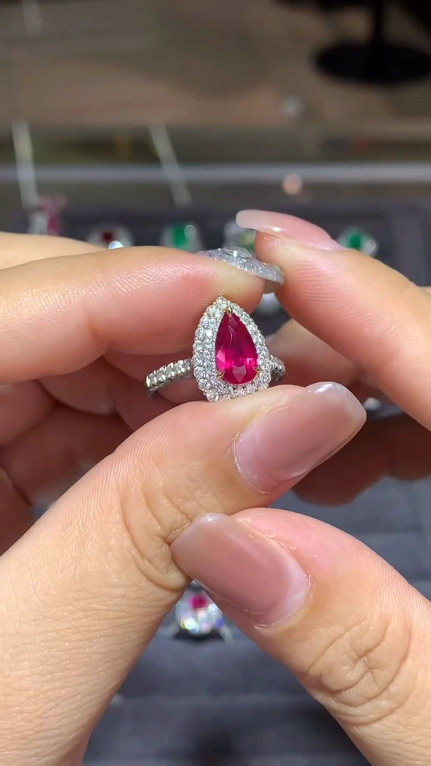 18K金镶嵌戒指红宝石2.03CT