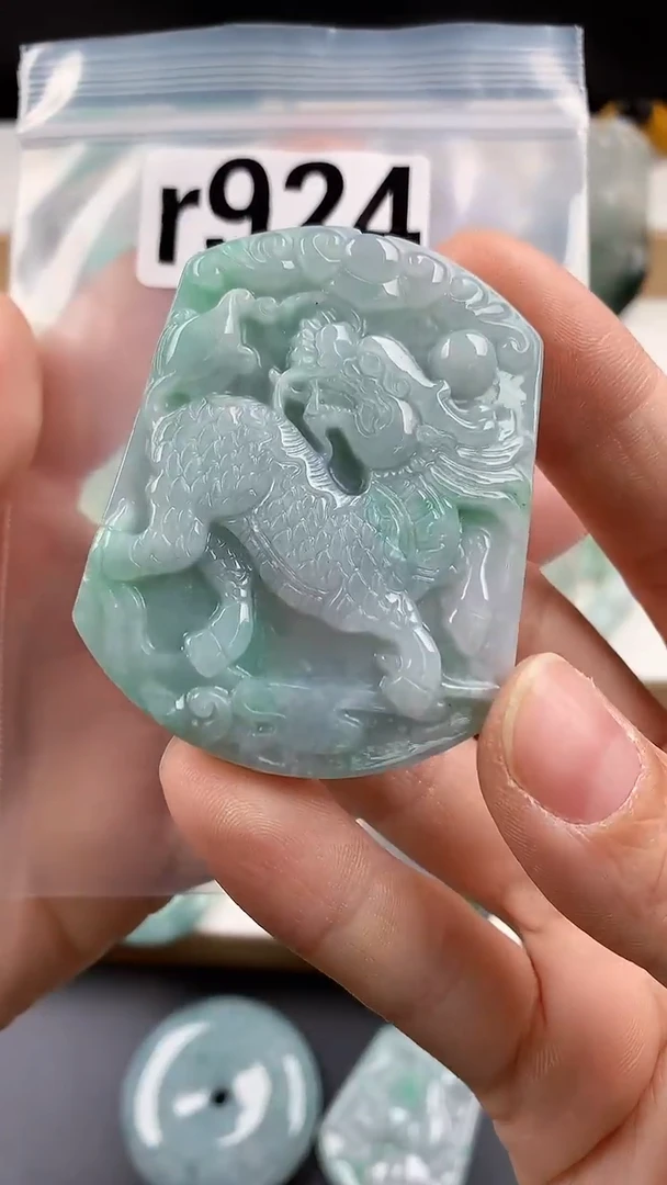 颈饰未镶嵌翡翠天然翡翠吊坠挂件