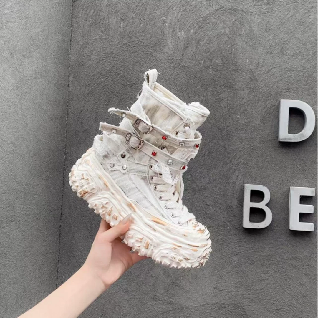 2025秋季厚底水洗牛仔重工擦色做旧蕾丝松糕溶解鞋机车短靴马丁靴