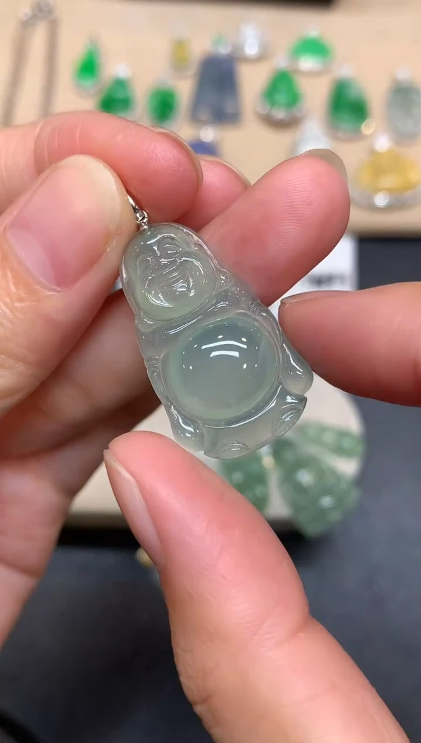 颈饰18K金镶嵌翡翠佛公【无服务费