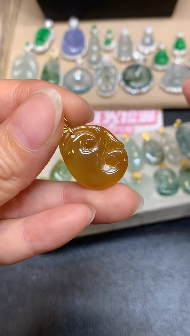 颈饰18K金镶嵌翡翠如意【无服务费